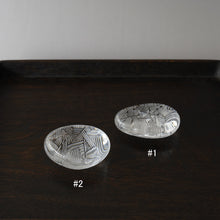 Load image into Gallery viewer, ペーパーウェイト 雨 / 新田佳子