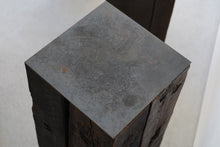 Load image into Gallery viewer, 古材展示台400x400x800 / 藤崎均