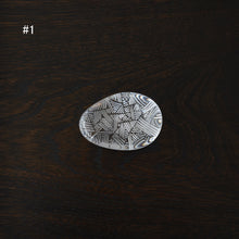 Load image into Gallery viewer, ペーパーウェイト 雨 / 新田佳子