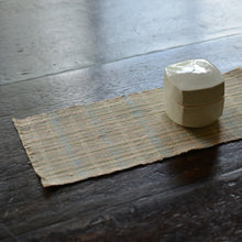 画像をギャラリービューアに読み込む, 敷布01 / 蚕糸