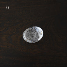 Load image into Gallery viewer, ペーパーウェイト 雨 / 新田佳子