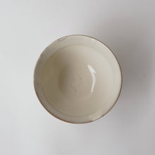Load image into Gallery viewer, 粉引馬たらい麺鉢 / 荒賀文成