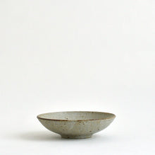 画像をギャラリービューアに読み込む, 5寸平鉢 粉引 / 小林耶摩人