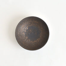 画像をギャラリービューアに読み込む, 5寸平鉢 黒釉 / 小林耶摩人
