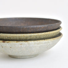 画像をギャラリービューアに読み込む, 5寸平鉢 黒釉 / 小林耶摩人