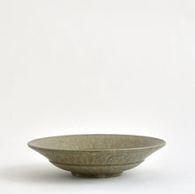 画像をギャラリービューアに読み込む, 7寸リム平鉢 灰釉 / 小林耶摩人