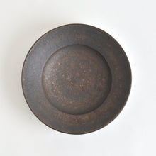 画像をギャラリービューアに読み込む, 7寸リム平鉢 黒釉 / 小林耶摩人