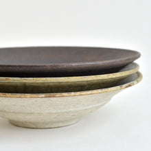 画像をギャラリービューアに読み込む, 7寸リム平鉢 黒釉 / 小林耶摩人