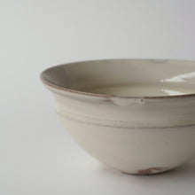 Load image into Gallery viewer, 粉引馬たらい麺鉢 / 荒賀文成
