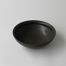 画像をギャラリービューアに読み込む, 黒釉六寸馬たらい皿 / 荒賀文成
