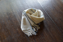 Load image into Gallery viewer, 和綿ストール(サイド藍) / 滝沢都