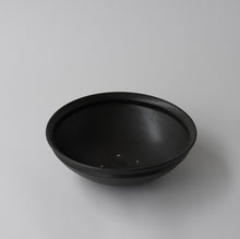 画像をギャラリービューアに読み込む, 黒釉七寸馬たらい皿 / 荒賀文成