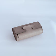 Load image into Gallery viewer, ティッシュケース ライトグレー / 石黒由枝