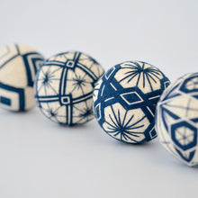 Load image into Gallery viewer, てまり大(三角) / 倉敷てまり