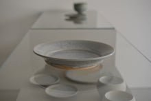 Load image into Gallery viewer, 灰白碧灰釉8寸広リム皿 / 清岡幸道