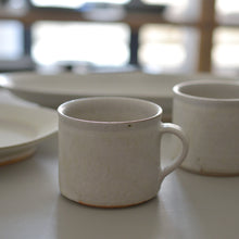 Load image into Gallery viewer, 晶白釉マグ / 清岡幸道