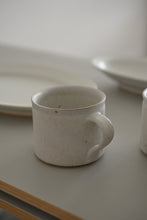 Load image into Gallery viewer, 晶白釉マグ / 清岡幸道