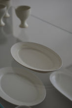 Load image into Gallery viewer, 晶白釉オーバルリム皿小 / 清岡幸道