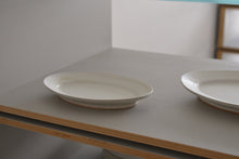 Load image into Gallery viewer, 晶白釉オーバルリム皿小 / 清岡幸道