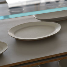 Load image into Gallery viewer, 晶白釉オーバルリム皿大 / 清岡幸道