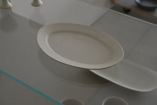 Load image into Gallery viewer, 晶白釉オーバルリム皿大 / 清岡幸道