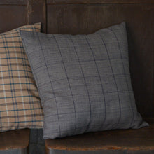 画像をギャラリービューアに読み込む, クッション 藍色 / 蚕糸