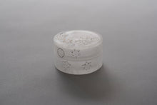 Load image into Gallery viewer, ときの箱 雪花 / 松田苑子