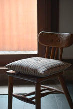 Load image into Gallery viewer, 座布団 茶色 / 蚕糸