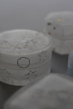 Load image into Gallery viewer, ときの箱 雪花 / 松田苑子