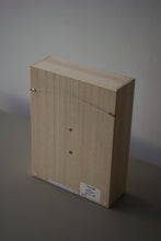 画像をギャラリービューアに読み込む, Relief tile K / 小駒真弓