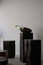 Load image into Gallery viewer, 古材展示台400x400x800 / 藤崎均