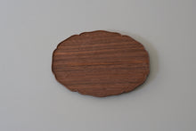 画像をギャラリービューアに読み込む, 輪花楕円皿 (8寸 / ウォールナット) / 藤崎均