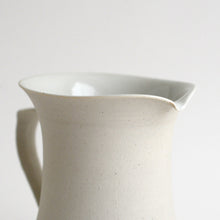 Load image into Gallery viewer, 白磁掛け分けピッチャー / 阿南維也