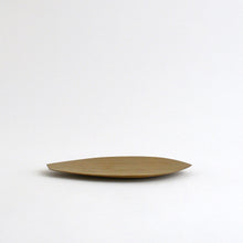 Load image into Gallery viewer, 蓮弁皿 中(鉄媒染) / 紀平佳丈
