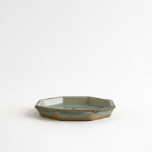 画像をギャラリービューアに読み込む, つゆ草八角皿 小 / 袖師窯