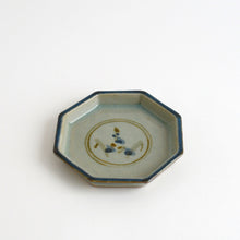 画像をギャラリービューアに読み込む, つゆ草八角皿 小 / 袖師窯