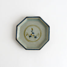 画像をギャラリービューアに読み込む, つゆ草八角皿 小 / 袖師窯