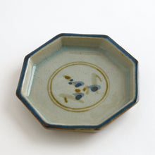 画像をギャラリービューアに読み込む, つゆ草八角皿 小 / 袖師窯