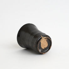 Load image into Gallery viewer, 黒釉ぐい呑 / 森本仁