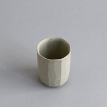 Load image into Gallery viewer, 白花ぐい呑 / 森本仁