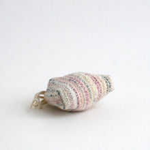 画像をギャラリービューアに読み込む, 小袋 (羊毛:コチニール / 藍) / 滝沢都