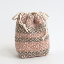 Load image into Gallery viewer, 小袋 (羊毛: アカソ) / 滝沢都