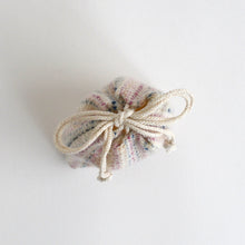 画像をギャラリービューアに読み込む, 小袋 (羊毛:コチニール / 藍) / 滝沢都