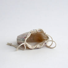 画像をギャラリービューアに読み込む, 小袋 (羊毛:コチニール / 藍) / 滝沢都