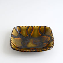 Load image into Gallery viewer, 飴釉スリップウェア四方皿 / 柴田雅章