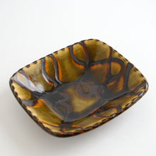 Load image into Gallery viewer, 飴釉スリップウェア四方皿 / 柴田雅章