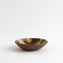 Load image into Gallery viewer, 灰釉スリップウェア丸皿 白地 / 柴田雅章