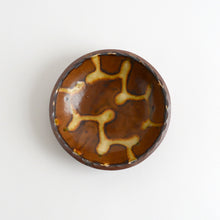 Load image into Gallery viewer, 灰釉スリップウェア丸皿 / 柴田雅章