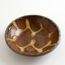 Load image into Gallery viewer, 灰釉スリップウェア丸皿 / 柴田雅章