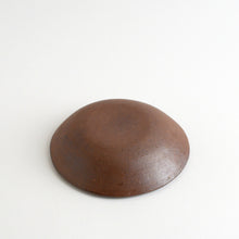 Load image into Gallery viewer, 灰釉スリップウェア丸皿 / 柴田雅章